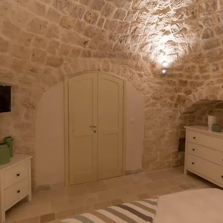 Trullo Fanelli * Castellana Grotte
